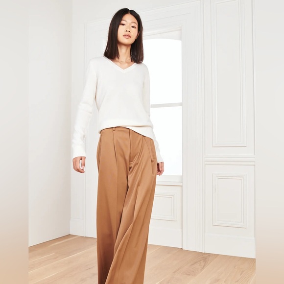Quince Sweaters - QUINCE‎ 100% Cashmere V-Neck Sweater ivory Women’s XS timeless quiet luxury